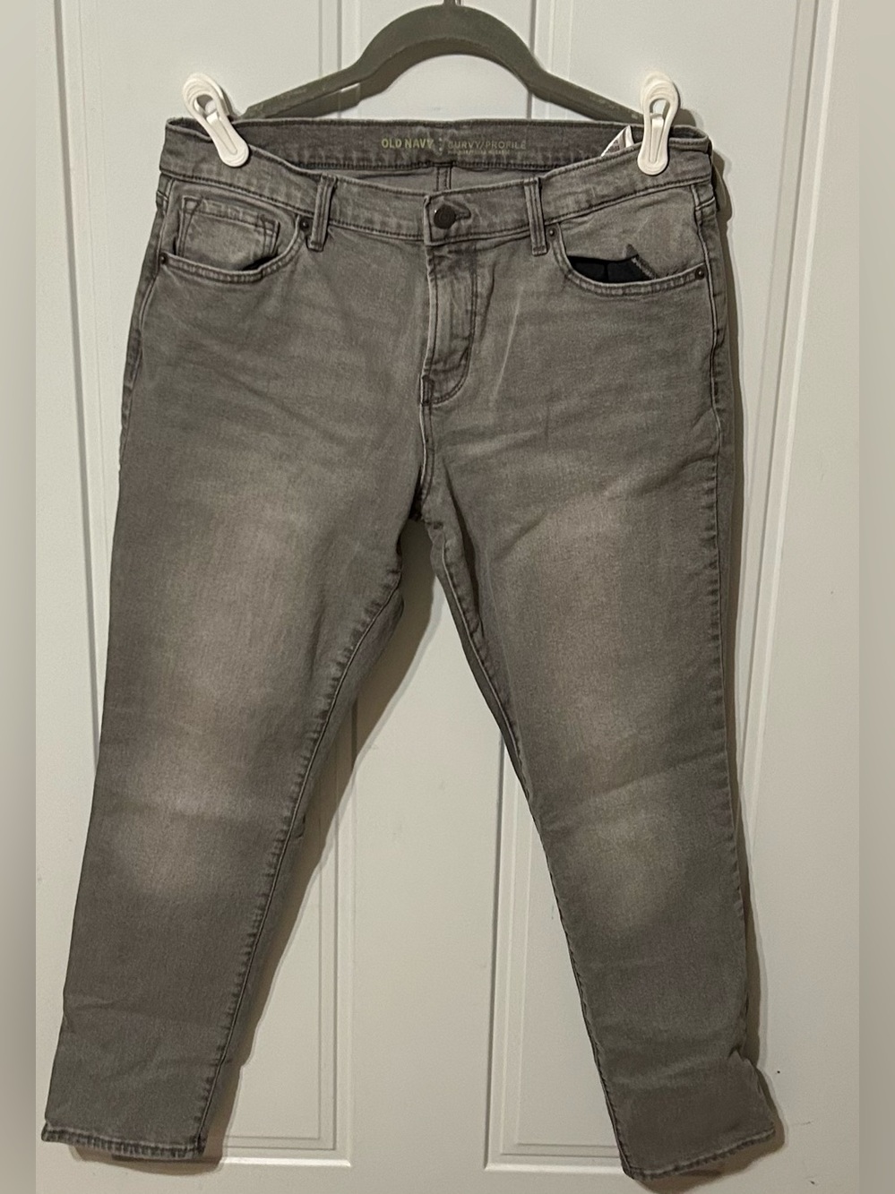 Old Navy Curvy woman’s Gray Jeans